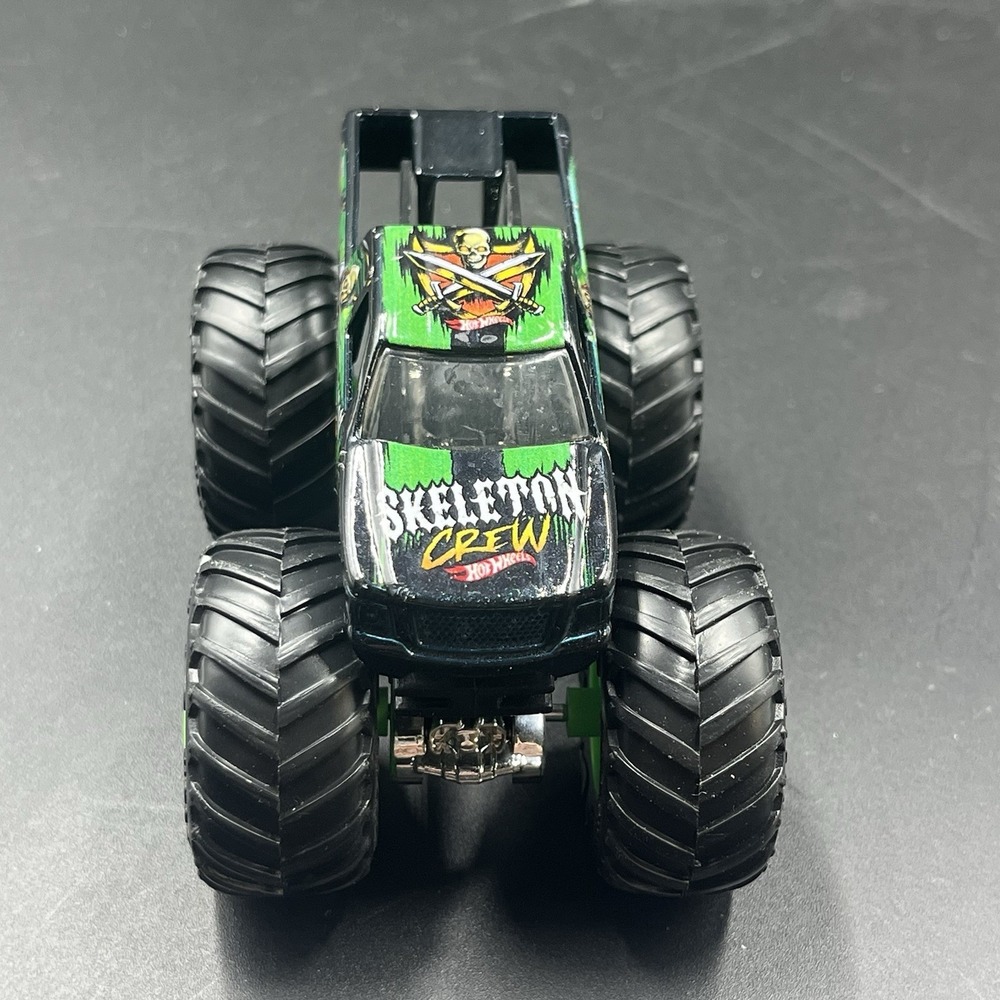 HOT WHEELS MONSTER TRUCKS SKELETON CREW BLACK & GREEN‎ 1:64 DIECAST 3 3/4" TRUCK - Picture 2 of 6